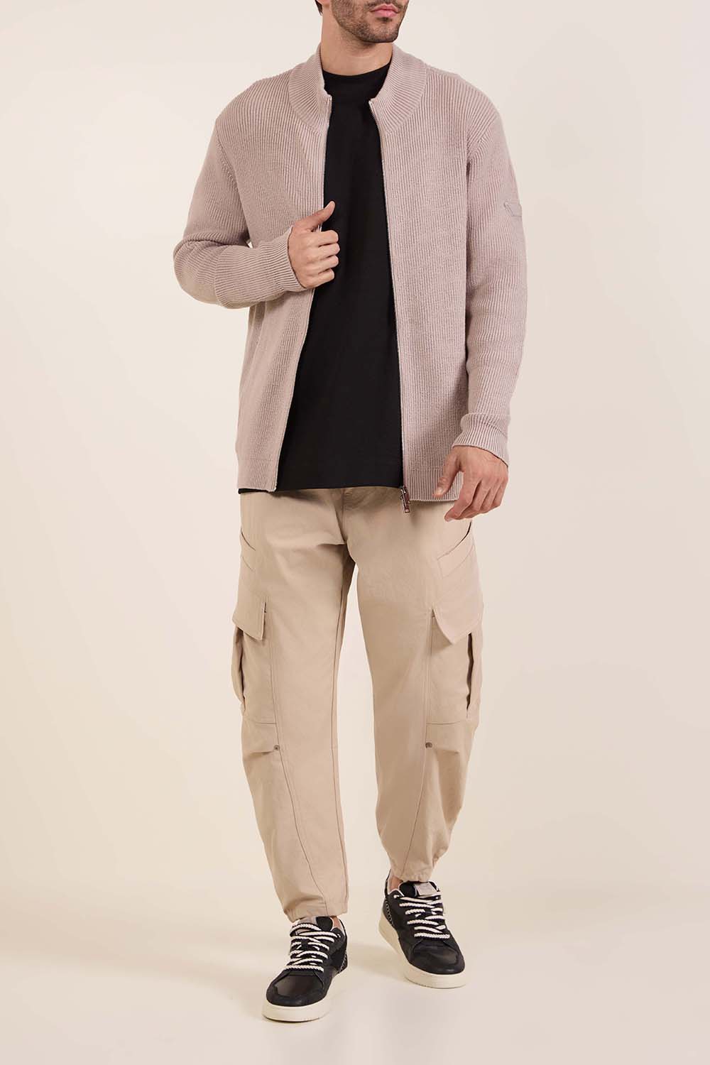 תמונת כל הלוק של ז'קט קרדיגן